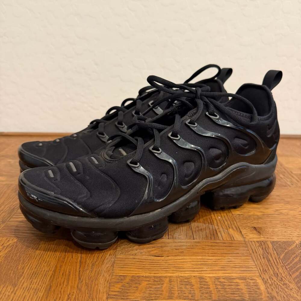 Nike Air VaporMax Plus Triple Black Sneakers Mens 11.5 Great Used Condition